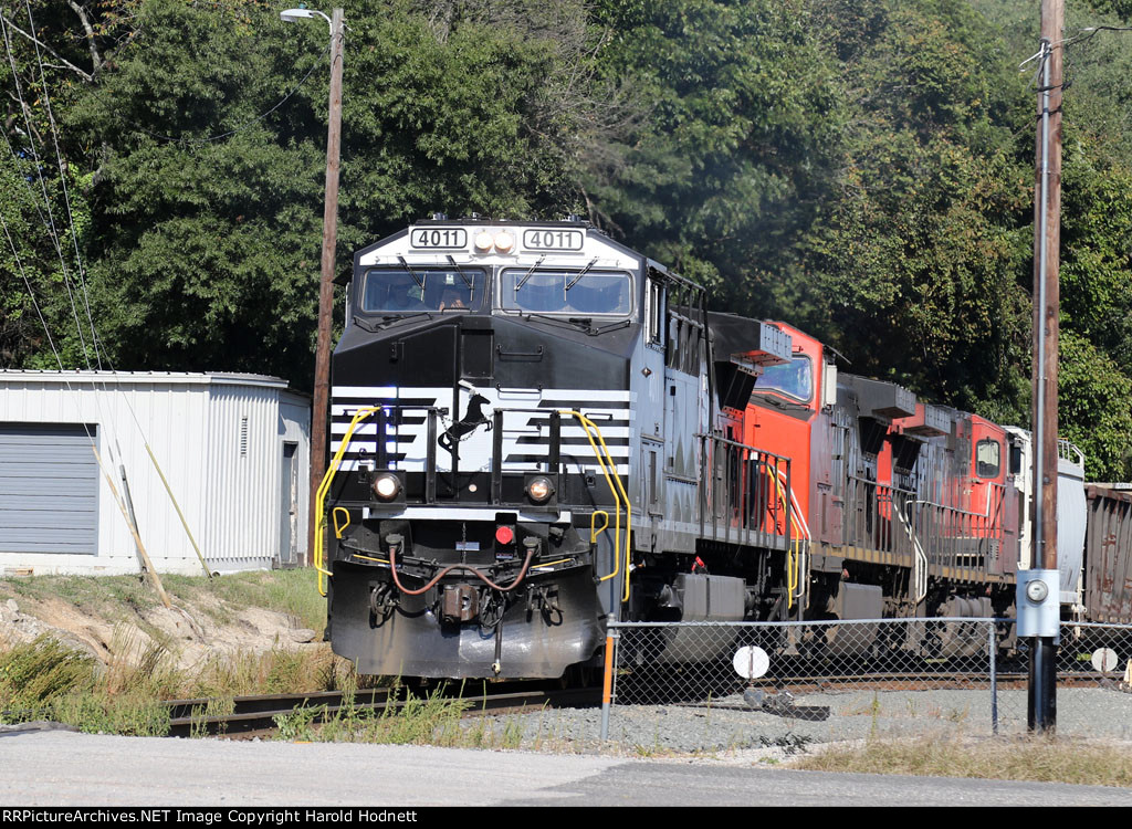 NS 4011 leads train 351 out of Glenwood Yard